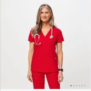 Figs pop red scrub set